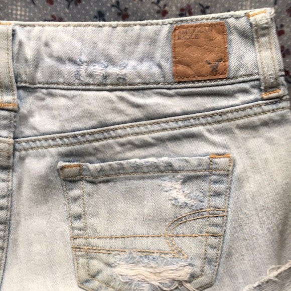 🦅 American Eagle Light Wash Distressed Shorts - Picture 3 of 7